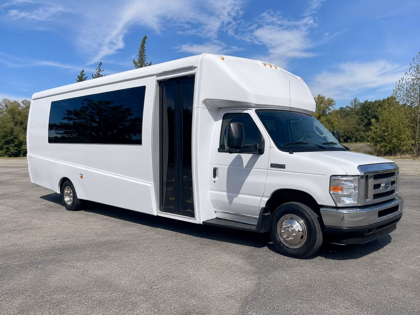 Kent Birthday, Sweet 16, & Quinceañera Transportation onboard seating